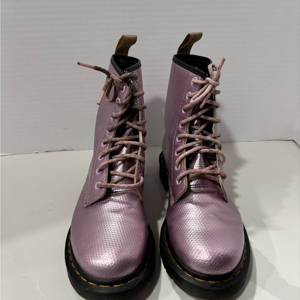 Doc Martens Pascal Vegan 1460 Lavender Pink Metallic
Texture Combat Boots Sz 7